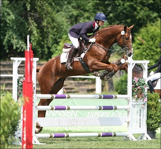 Lucky jumping 2.Photos by
                              Tierfotografie Huber.